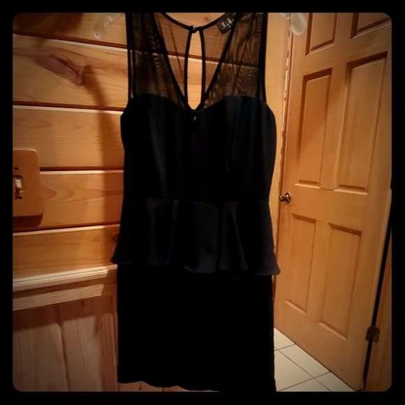 Black dress - Picture 1 of 3